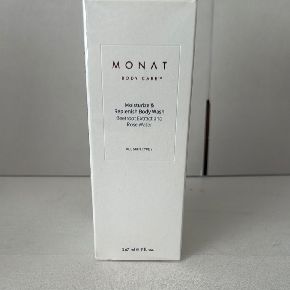 Body Care Moisturize & Replenish Body Wash - White
